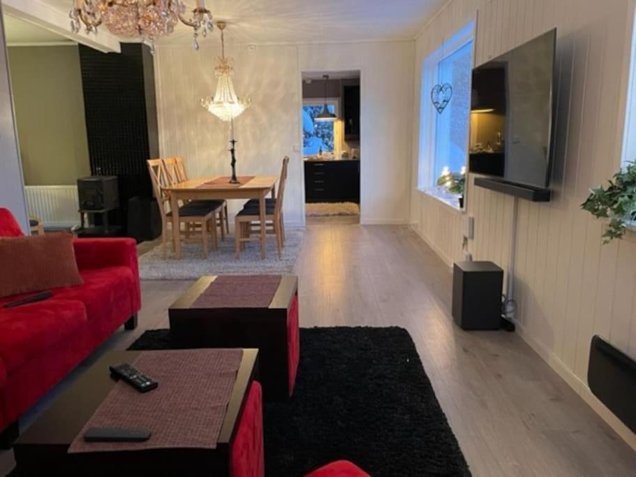 House With Garage In Central Lyngen Lyngseidet المظهر الخارجي الصورة