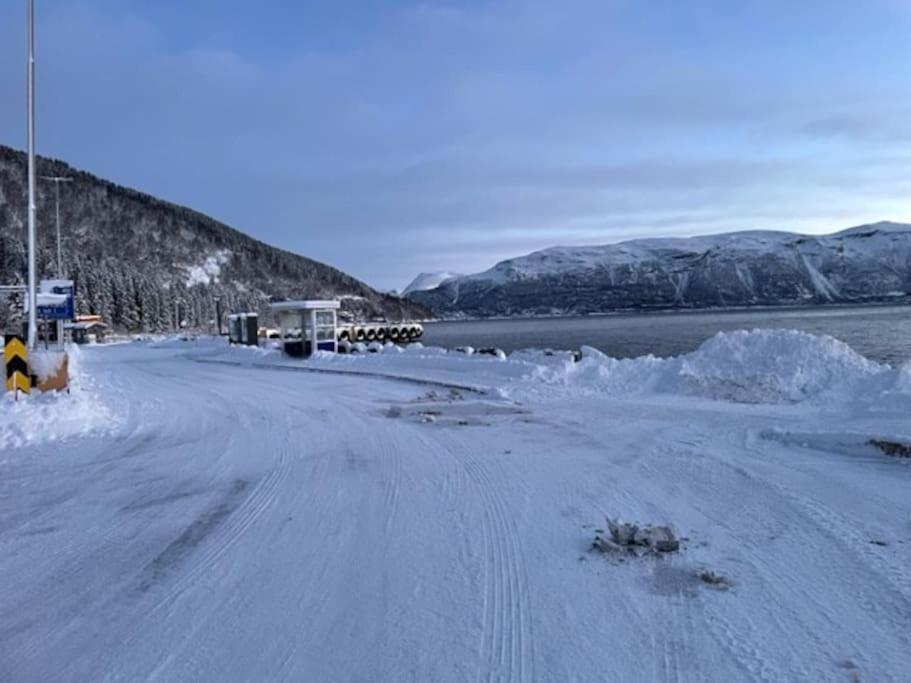 House With Garage In Central Lyngen Lyngseidet المظهر الخارجي الصورة