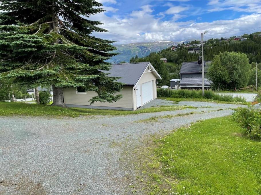 House With Garage In Central Lyngen Lyngseidet المظهر الخارجي الصورة