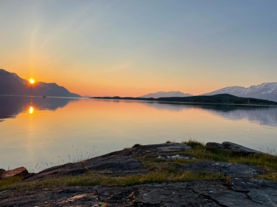 House With Garage In Central Lyngen Lyngseidet المظهر الخارجي الصورة