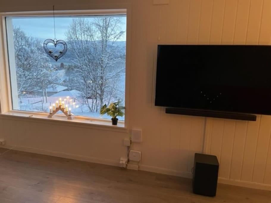 House With Garage In Central Lyngen Lyngseidet المظهر الخارجي الصورة