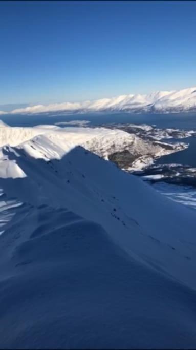 House With Garage In Central Lyngen Lyngseidet المظهر الخارجي الصورة